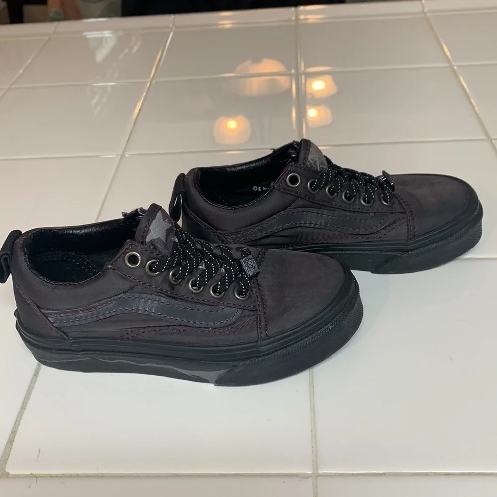 11.5 Vans Harry Potter slip ons in excellent condition. Dark purple